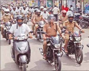 201506202303104919_Awareness-police-procession-wearing-helmet_SECVPF